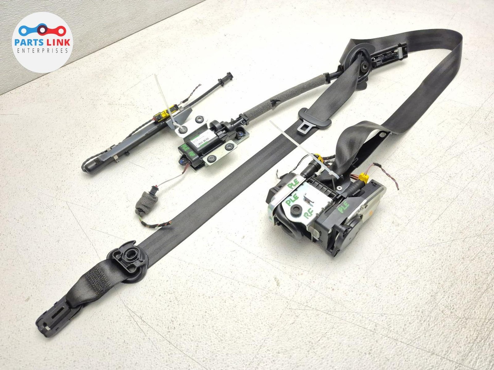 Bentley Bentayga 2016-2020 Front Right Seat belt retractor Black