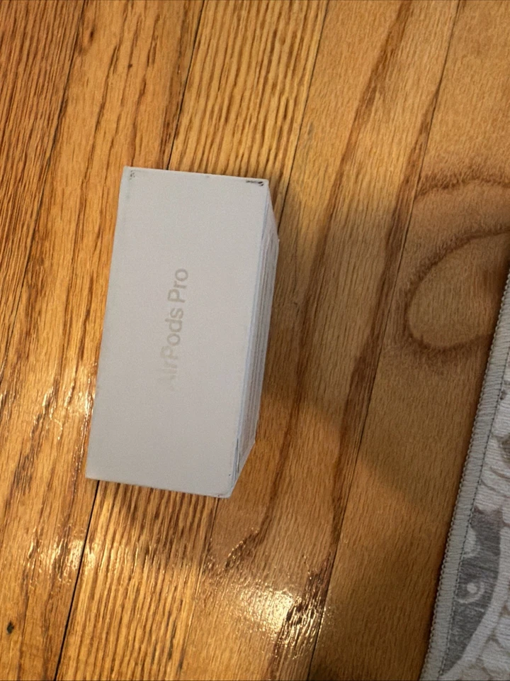 New 2025 Apple AirPods Pro 3  White - Sealed - IN HAND + FREE SHIPPING - Image 3 of 4