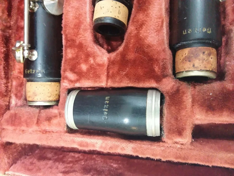 Clarinete de colección Getzen Deluxe Elkhorn Wisconsin con estuche dorado 3 Foto 3 de 4