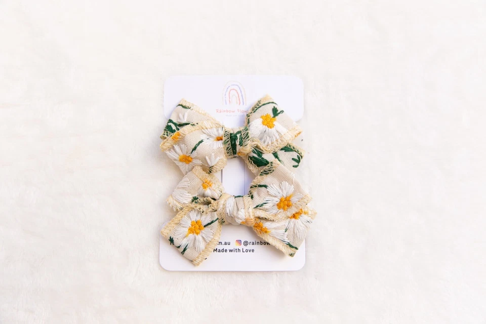 Juego de 2, Luxe Bordado Margarita Floral Niño Niño Niña Pinza de Pelo Set Accesorio Foto 3 de 4