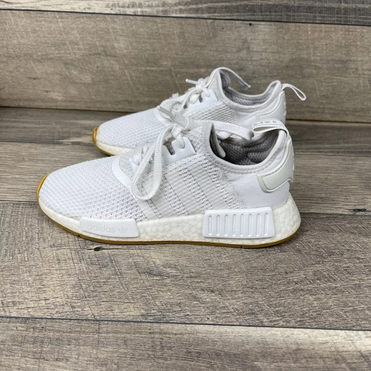 Adidas nmd r1 gum sole cheap cloud white