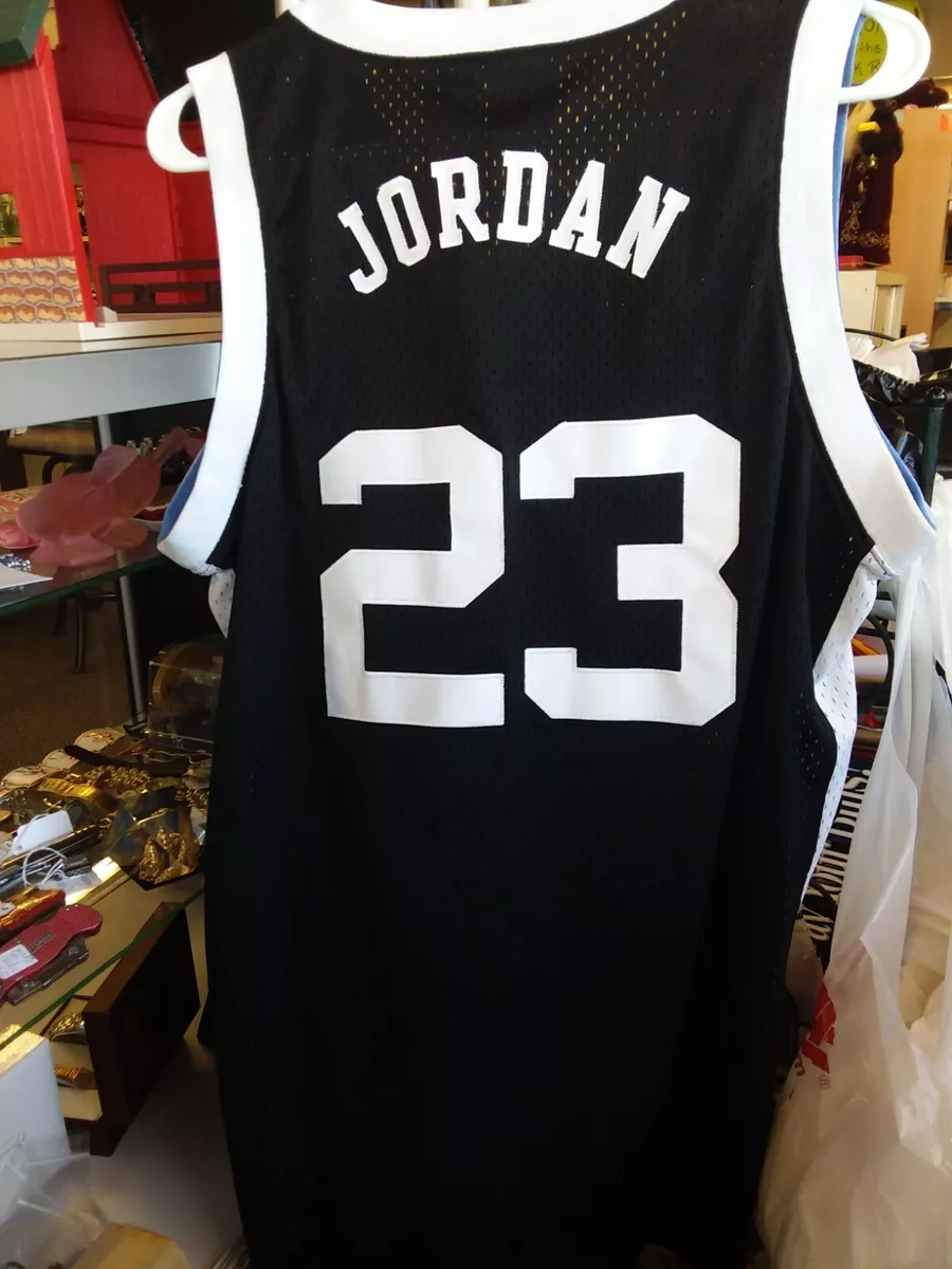 Nike Michael Jordon Black 1982 UNC North Carolina Men s 82 Basketball Jersey M
