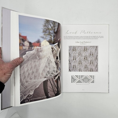 The Haapsalu Shawl Reiman Knitted Lace Estonia Hardcover Craft Pattern Book VG+ - Picture 19 of 22