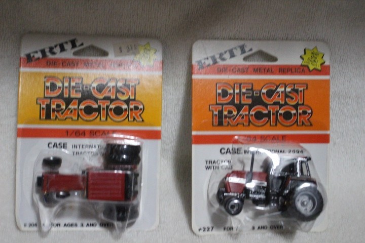 1/64 CASE IH 2594 W/DUALS AND CASE IH 2594 W/SINGLES
