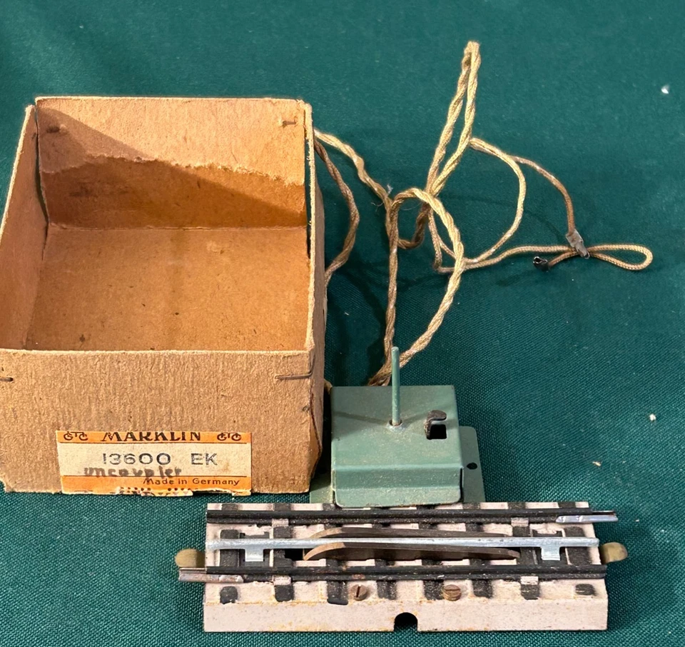 HO MARKLIN 13600 EK UNCOUPLER TRACK EARLY 00 VERSION WIDE TIE SPACING - Image 2 of 4