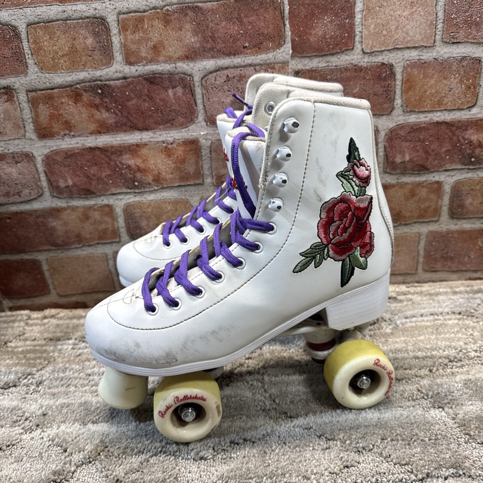 - White Womens Sz 7