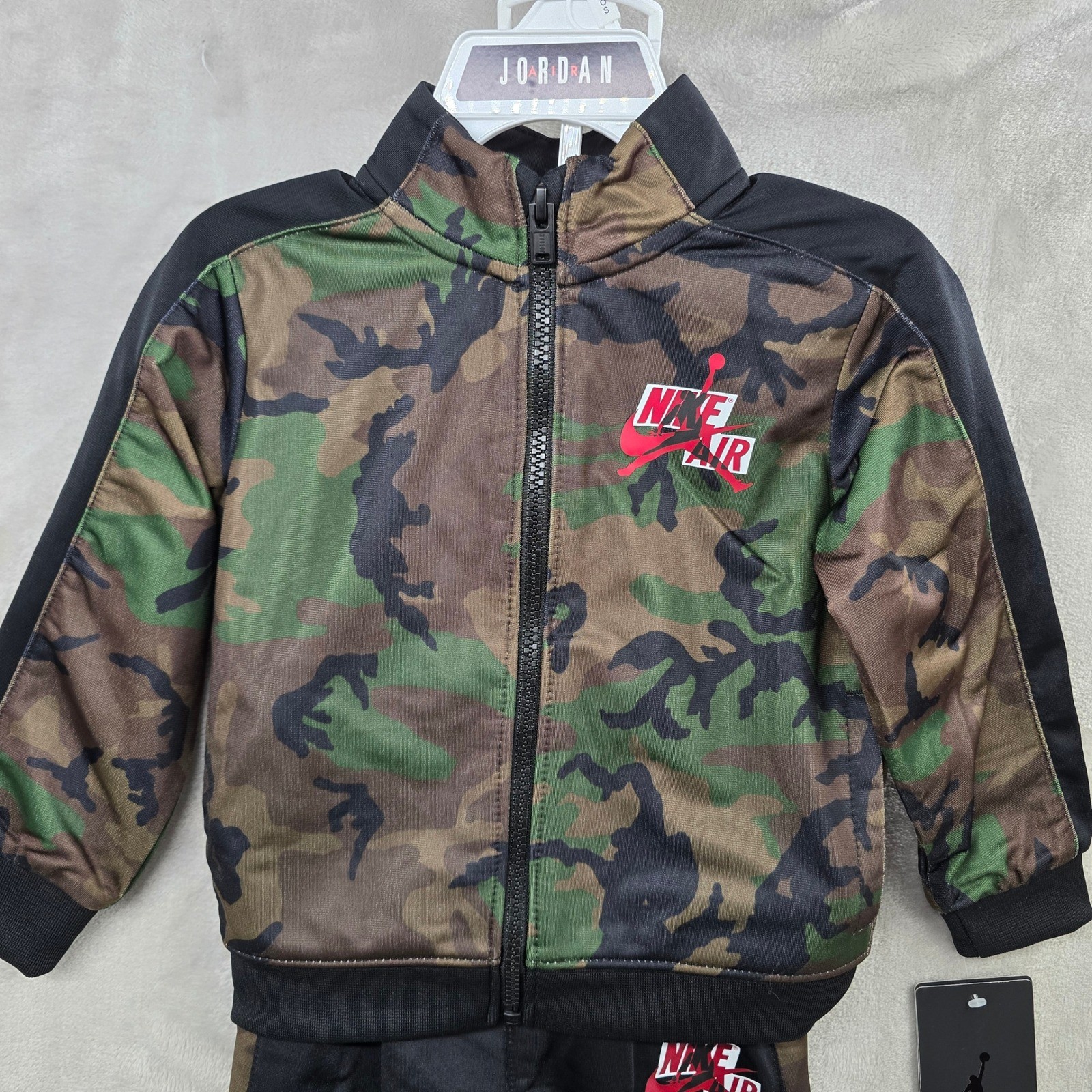 Jordan Toddler Boys Camo Nike Air Tracksuit 2 Piece Set Green Black 24M NEW thumbnail 2