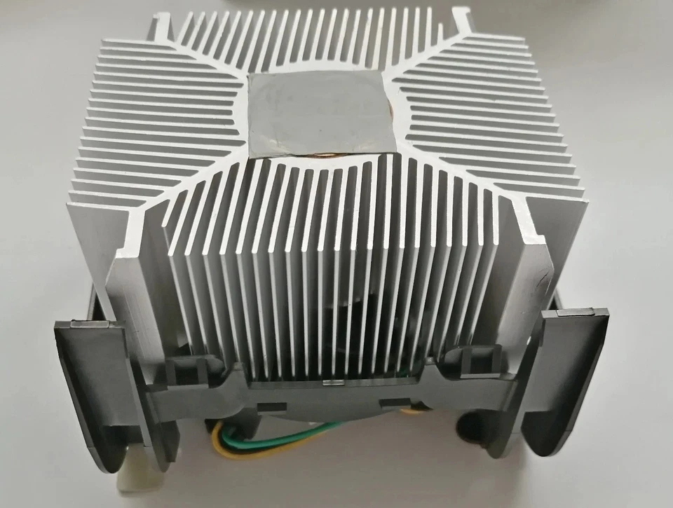 NEW original Intel laminar cooler & Fan - Socket 478 - Pentium 4 - Immagine 2 di 3