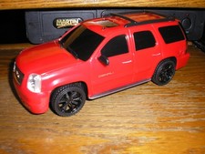 RARO 1/24 Personalizzato Plastica GMC Yukon Denali Giocattolo SUV Rosso con Cerchi Neri SPEDIZIONE GRATUITA