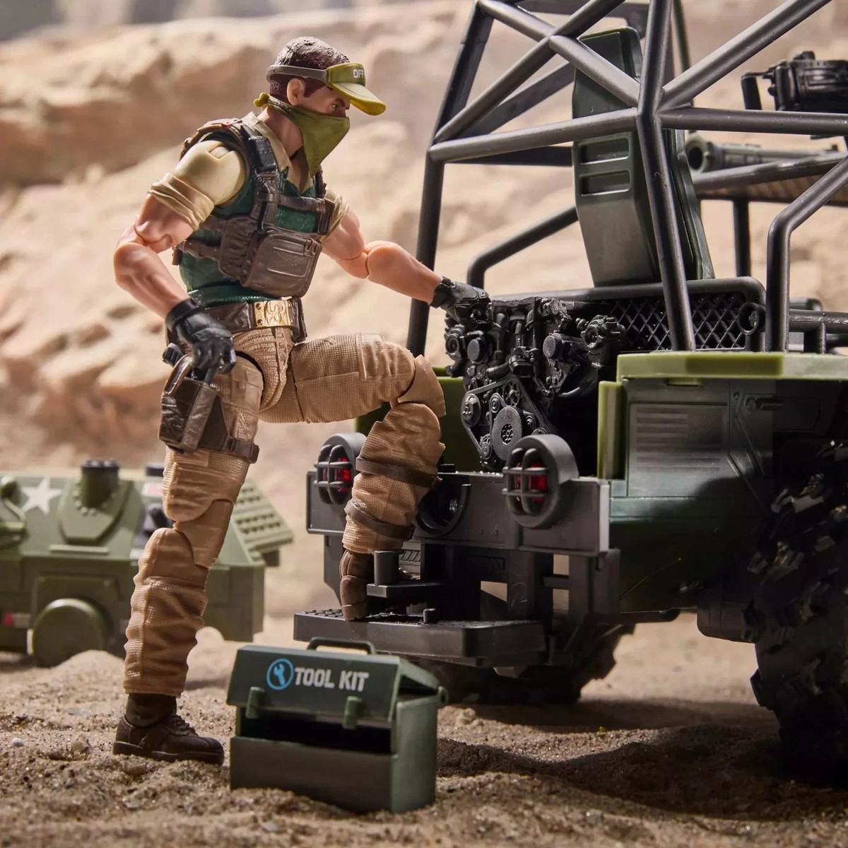 HASBRO G.I. JOE CLASSIFIED SERIES #171 CRANKCASE & A.W.E. STRIKER