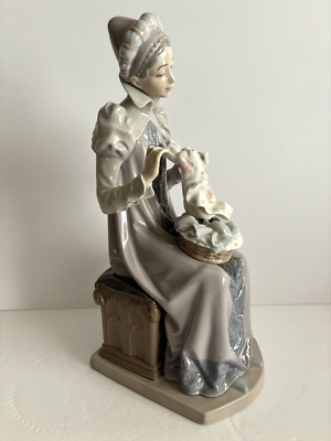 (取寄) レディース マルシア EuroSoft women Marsia Mist Grey Lladro Spain Discontinued Lady Sewing a Trousseau 5126 Figurine 11