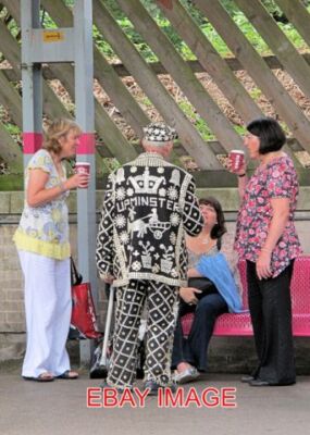 FOTO UPMINSTER PEARLY KING & COFFEE QUEENS DER PERLKÖNIG VON UPMINSTER DISKUS