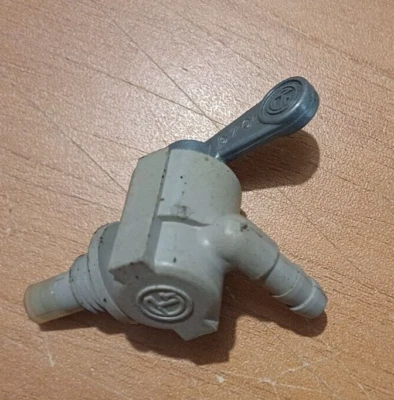 Robinet essence moteur MITSUBISHI G400PUY 080-081-082 Ref KF31007AA - Photo 1/4
