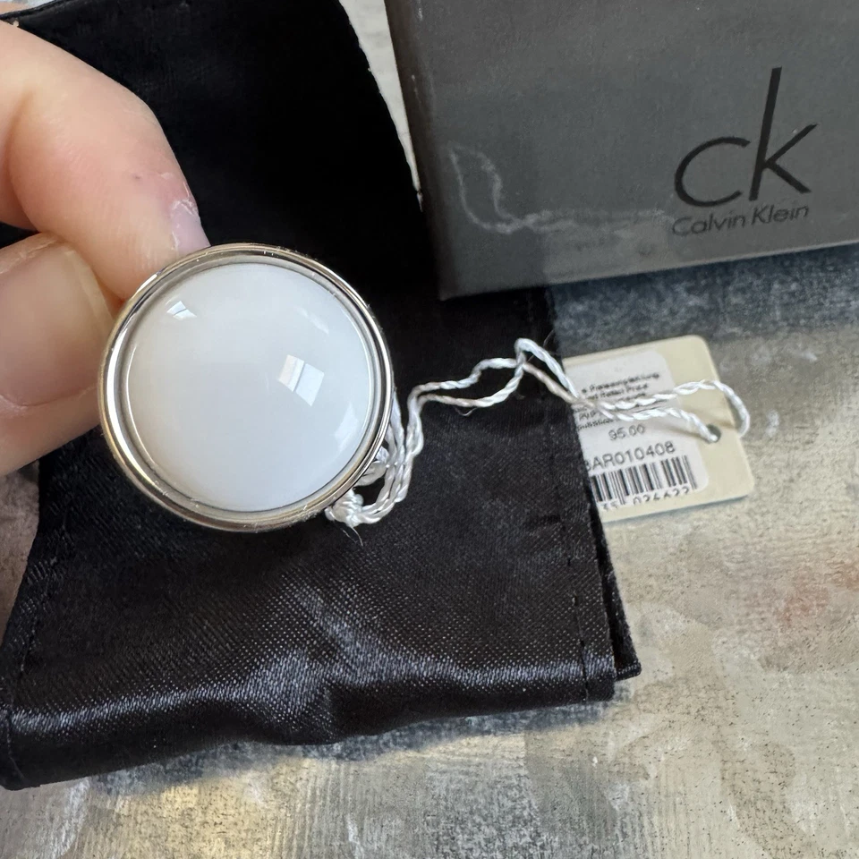 Anillo de plata Calvin Klein con piedra blanca talla 9 nuevo en caja Foto 2 de 3