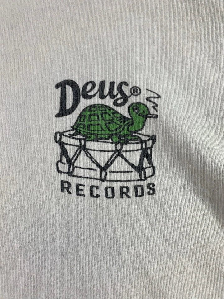 Camiseta Deus Records Asakusa Japan Ex Machina Para Hombre Grande Blanca Crew Manga Corta Foto 2 de 4