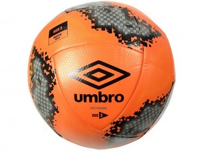 Umbro Neo Swerve Fußball schwarz orange