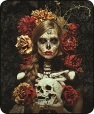 Queen Flores De La Muerte Skulls and Roses Mi...