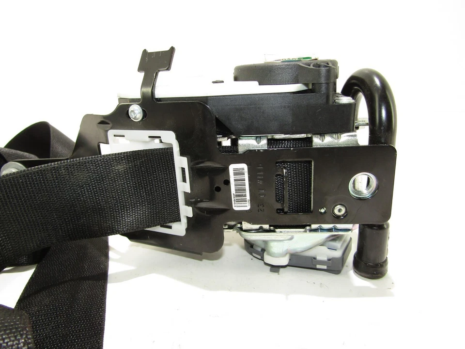 Mercedes Benz E W212 front right seat belt front right seat belt - Image 4 of 4