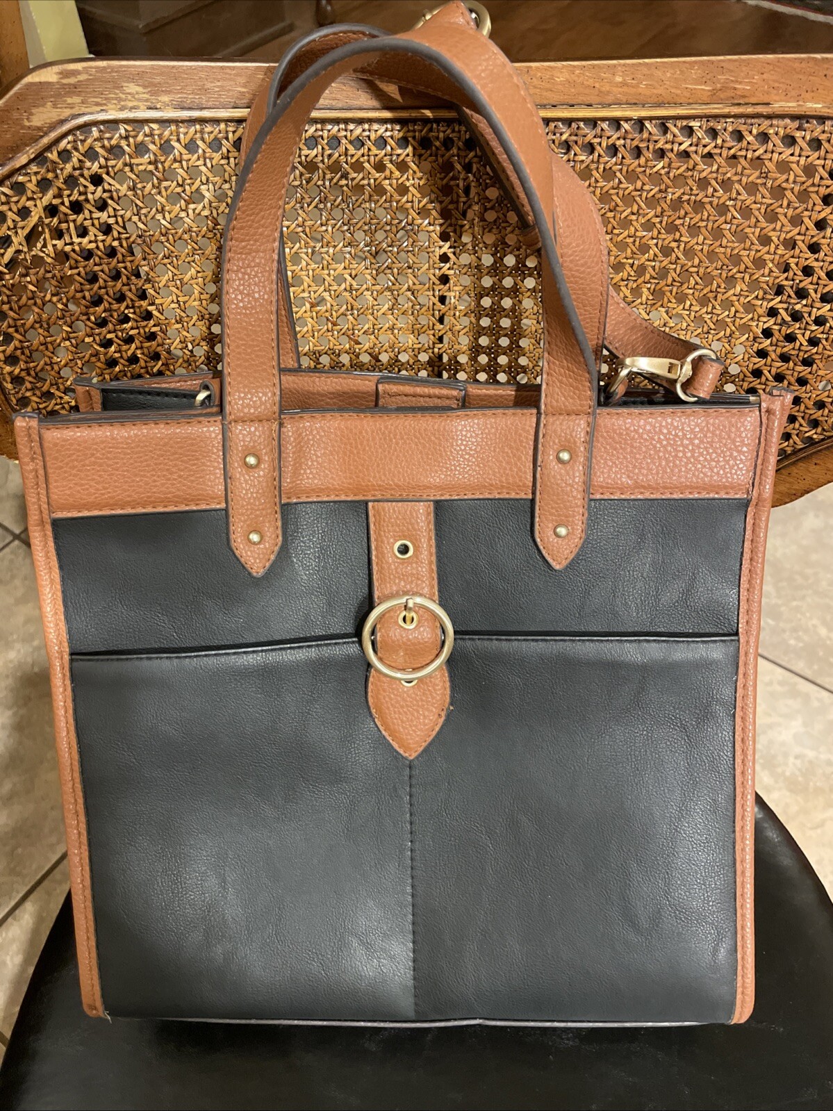 Stylish, Timeless Handbag - image 1