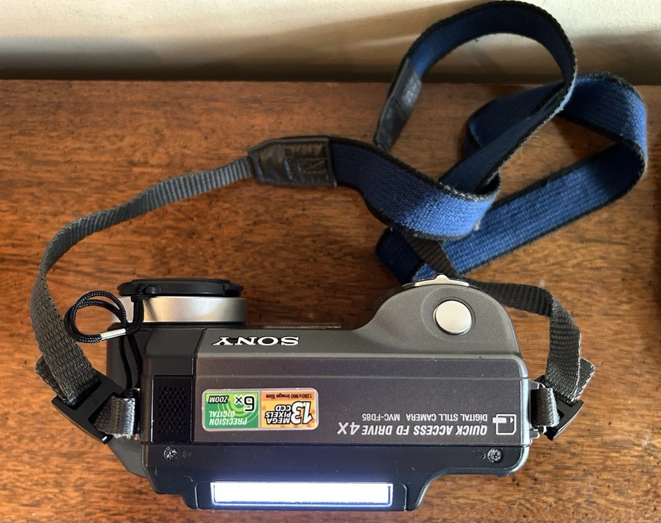 Sony Mavica MVC-FD85 Digital Camera w/ FD Drive, Battery, Case & Power Supply - Image 3 of 4