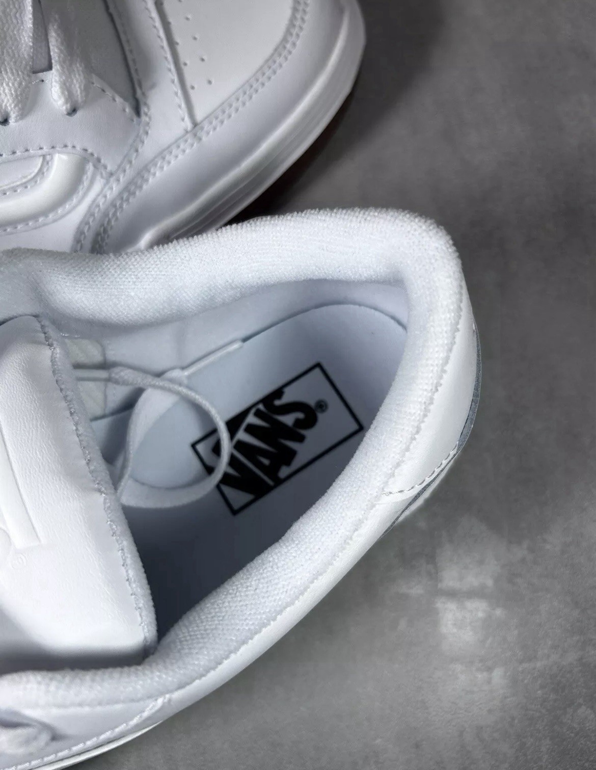 SAOLA Scarpe da skate Vans Hylane bianco marrone suola in gomma taglia UK 9 PREZZO AL PUBBLICO £ 120