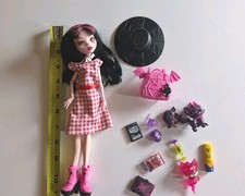 2008 Monster High 11" Doll DRACULAURA Doll With Accessories Hat Pet Backpack