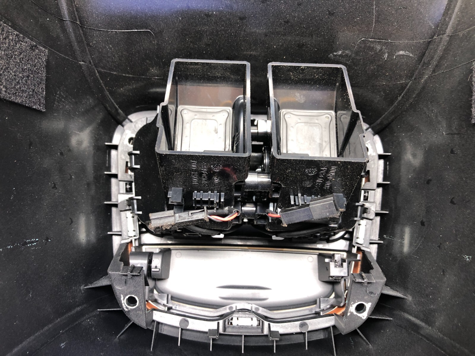 2017-2022 MASERATI LEVANTE CENTER CONSOLE REAR AC AIR VENT TRIM BEZEL PANEL OEM