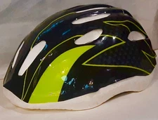 LIGHTWEIGHT BICYCLE HELMET