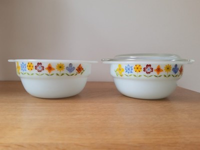 Vintage Phoenix Opalware Auflaufform Folk Floral x 2 mit einem Deckel