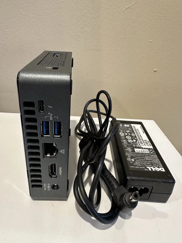 Intel NUC8i3BEK2 - Core i3-8109U@3.0GHz - 512GB SSD - 8GB RAM - Windows 11 Pro - Image 2 of 4