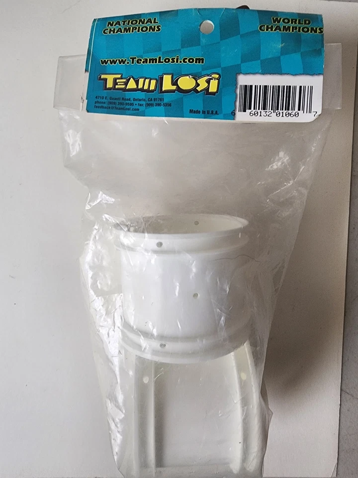 VINTAGE TEAM LOSI XXXT, XXXNT STADIUM TRUCK REAR WHEELS BRAND NEW OLD STOCK - Image 2 of 2