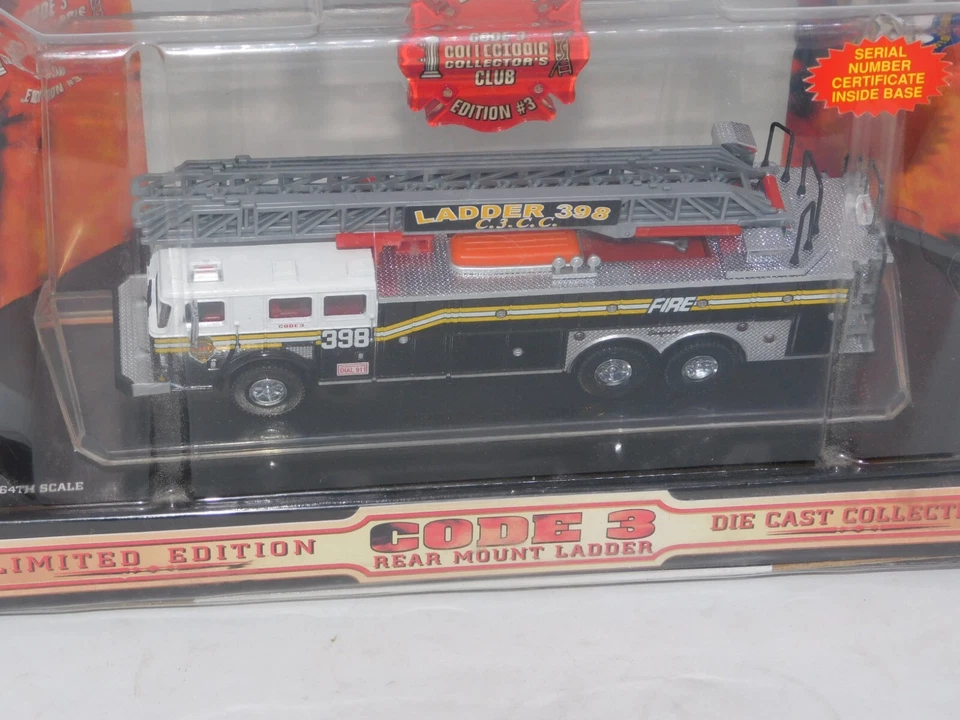 Code 3 Collectibles Chief's Edition #3 Seagrave Rearmount Ladder Truck 1/64 - Image 2 of 3