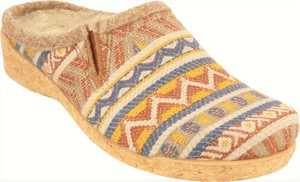 taos wool clogs