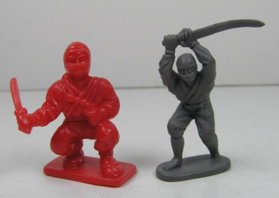 Unbranded Plastic Red & Gray Samurai Ninja Lot of 2 Toy Figures 1.5'' Scale