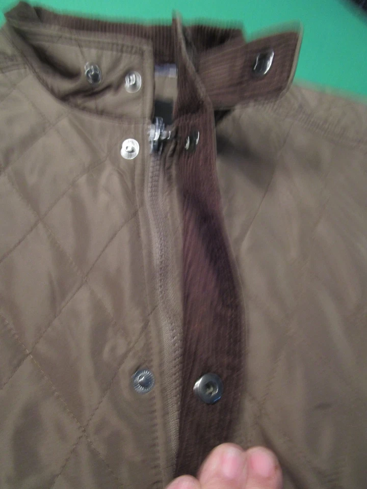 НОВЫЙ С ЯРЛЫКАМИ TOWNE BY LONDON FOG МУЖСКОЙ СТЕГАНЫЙ МОЛНИИ СПЕРЕДИ ЛЕГКИЙ ЖИЛЕТ ТЕМНО ХАКИ MED - Изображение 4 из 4