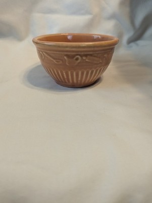Vintage Robinson Ransbottom small mixing bowl with kitchen design - read