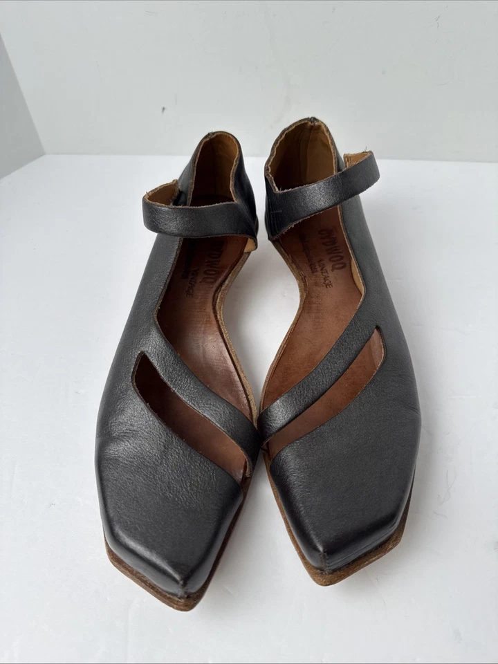 Cydwoq Penta Hand Made in USA Mary Jane Pewter/ Black Leather Womens Sz 37.5 - Image 2 of 4