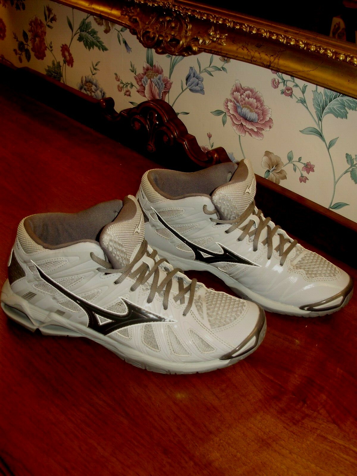 mizuno wave tornado 2 grey