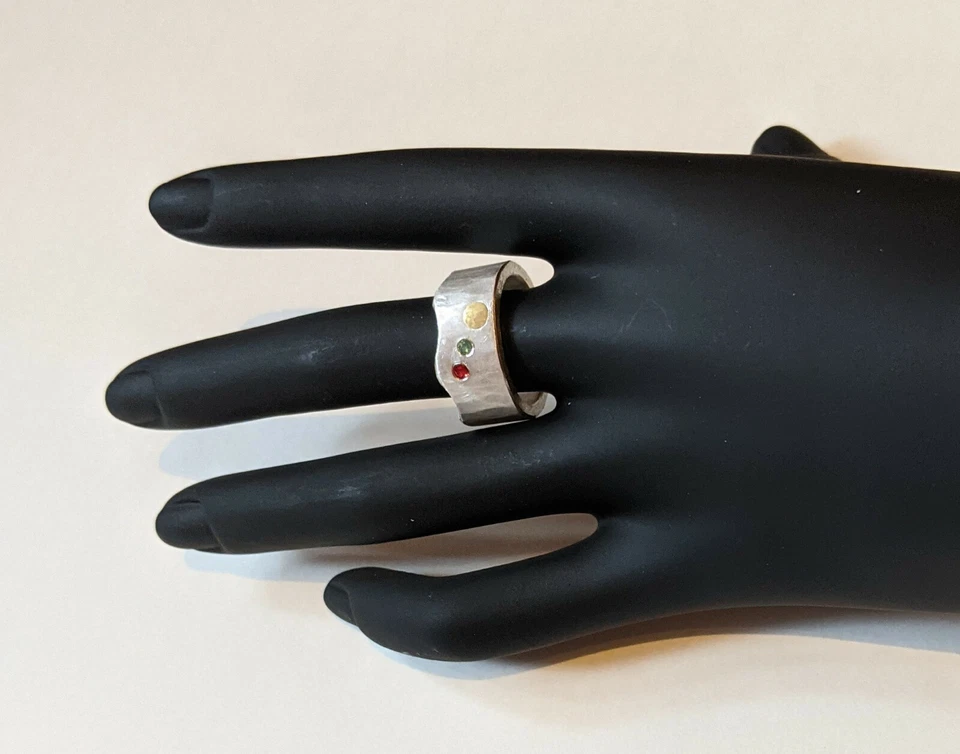 10mm breiter Bandring mit roten Saphir und Smaragd Silber 999 Flamere Design - Bild 2 von 2