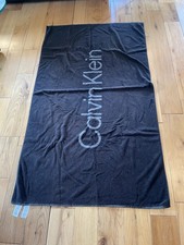 Toalla de playa grande negra/gris CK Calvin Klein