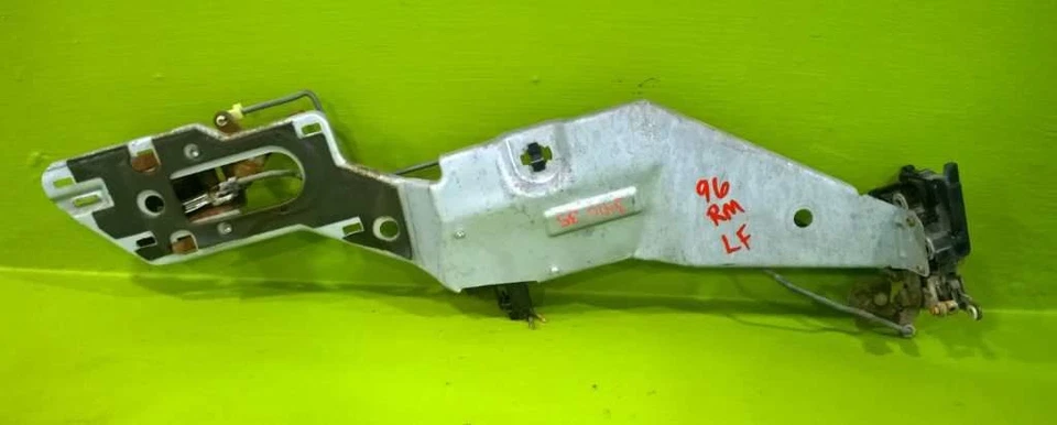 92-96 ROADMASTER SW DRIVER LEFT FRONT INTERIOR DOOR HANDLE W/DOOR LOCK ACTUATOR - Image 2 of 3