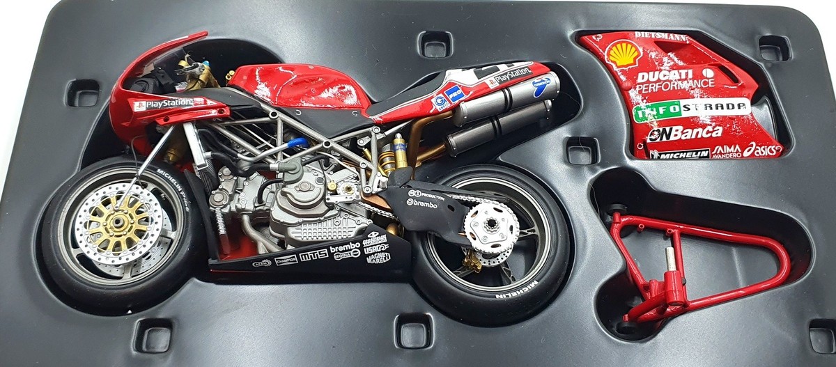 ミニカー MINICHAMPS DUCATI 996 R SUPERBIKE 2001 Minichamps 1/12 Scale Diecast 122 001221 Ducati 996 Superbike 2000