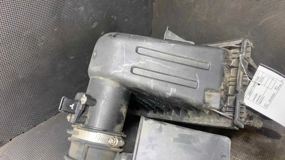 Ford Freestyle Air Cleaner 2005 2006 2007 OEM - Image 4 of 4