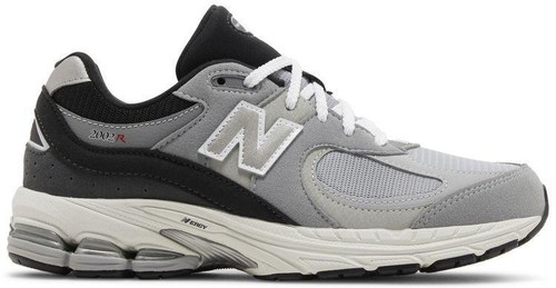 New Balance 2002R Black Grey Suede ML2002RB Mens Size 7 / 8.5W New