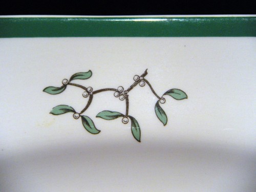 Spode Christmas Tree 14" Oval Center Serving Platter #S3324-V - Picture 4 of 10