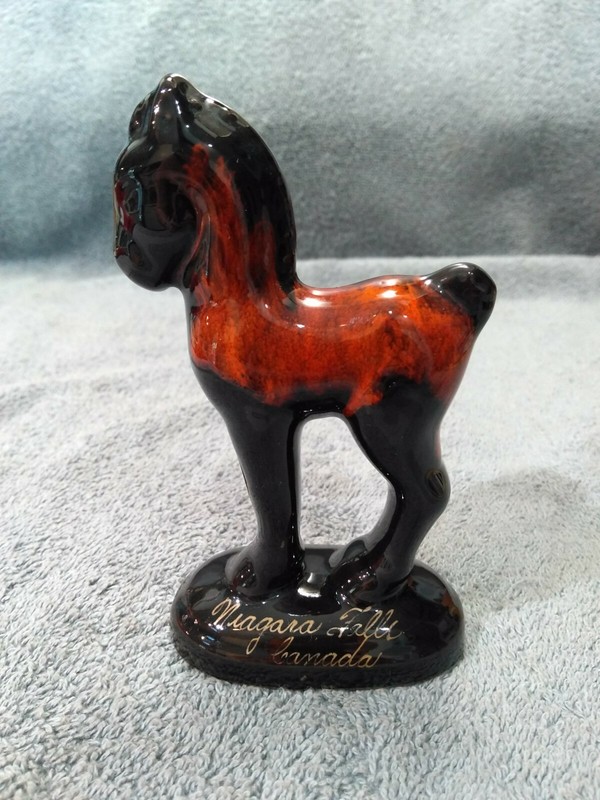 Vintage Evangeline Souvenir Pottery Horse Niagara Falls Figurine 