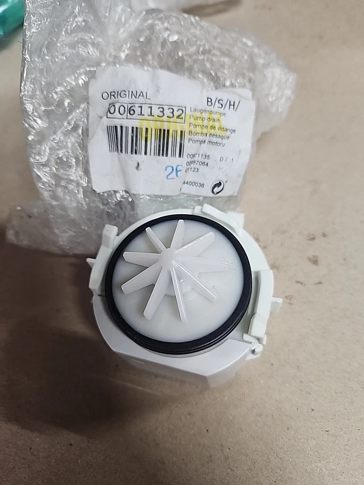 Nuevo. OEM. Bomba de drenaje para lavavajillas Bosch Thermador 00611332 1 Foto 2 de 4