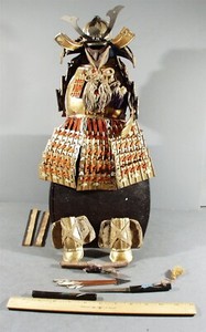ANTIQUE MINIATURE SAMURAI ARMOR OUTFIT IN WOOD ARMOR CHEST BOX