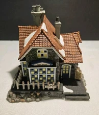 Dept 56 The Leather Bottle Dickens Village 58511 with Box EUC