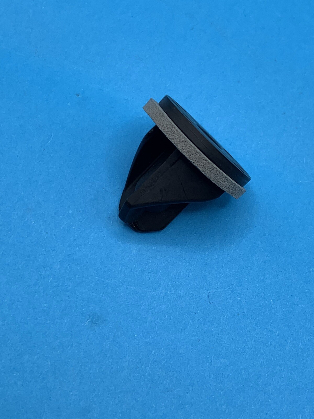 (QTY 4) TAIL LIGHT RETAINER CLIP for 0713 SILVERADO SIERRA 11561987